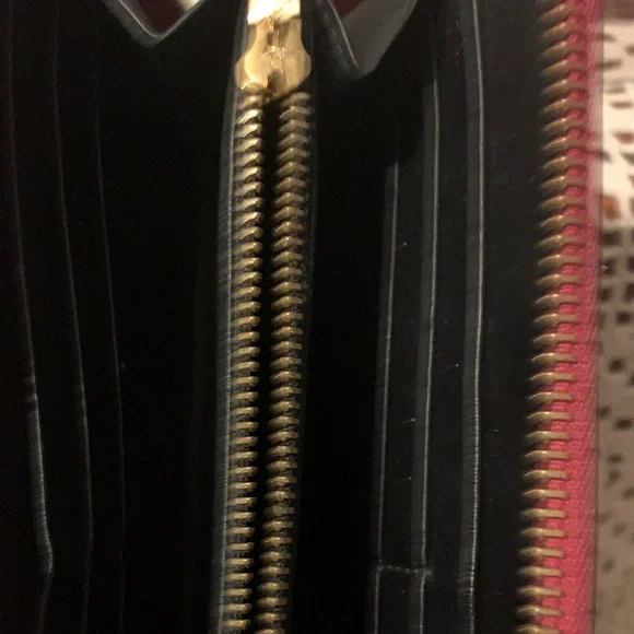 Loewe Raspberry Textured Zip Wallet - Picture 3 of 3